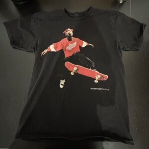 Limited & Exclusive Tupac Everybody skates medium black tee shirt